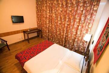 Фото номера Одноместный номер Гостевой дом Tagaytay Karakol Hotel г. Каракол 4
