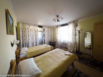 Фото номера Трехместный номер с собственной ванной комнатой Гостевой дом Guesthouse Alakol г. Каракол 5