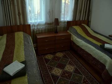 Фото номера Двухместный номер с 2 отдельными кроватями Отели типа «постель и завтрак» Sweet House Guest house г. Каракол 7