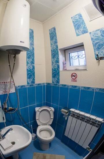 Фото номера Двухместный номер с 2 отдельными кроватями Отели типа «постель и завтрак» Sweet House Guest house г. Каракол 2