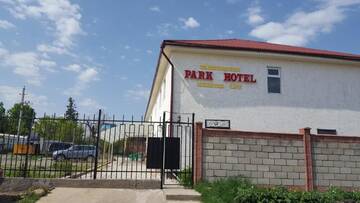 Фото Отель Park Hotel&amp;Hostel г. Каракол 1