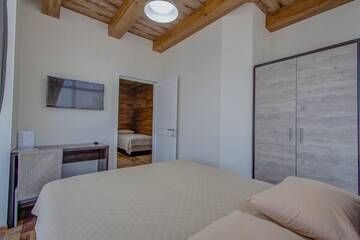 Фото номера Семейный номер Делюкс Отель Hillside Karakol B&amp;B г. Каракол 3