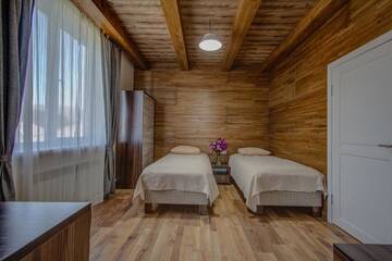 Фото номера Семейный номер Делюкс Отель Hillside Karakol B&amp;B г. Каракол 4