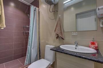 Фото номера Семейный номер Делюкс Отель Hillside Karakol B&amp;B г. Каракол 6