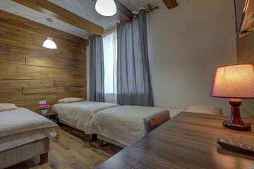 Фото номера Трехместный номер с ванной комнатой Отель Hillside Karakol B&amp;B г. Каракол 3