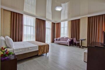 Фото номера Большой двухместный номер с 1 кроватью Отель Karagat Hotel г. Каракол 6