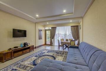 Фото номера Таунхаус с 3 спальнями Отель Karagat Hotel г. Каракол 6