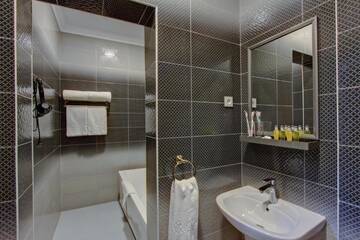 Фото номера Большой двухместный номер с 1 кроватью Отель Karagat Hotel г. Каракол 12