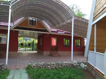 Фото номера Улучшенное шале Шале Kanym Guest Complex г. Каракол 8