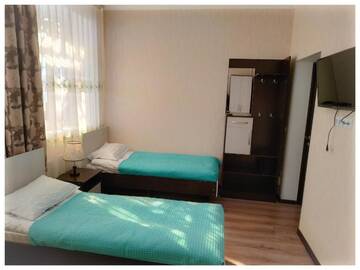 Фото номера Трехместный номер Гостевой дом TwinHouse Karakol г. Каракол 3