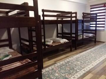 Фото номера Кровать в общем 6-местном номере Гостевой дом Village2019k г. Каракол 4