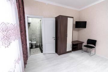 Фото номера Двухместный номер с 2 отдельными кроватями и душем Отель MIXX HOTEL г. Каракол 12