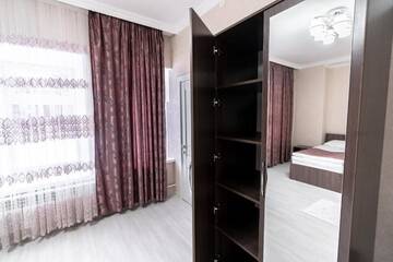 Фото номера Двухместный номер с 2 отдельными кроватями и душем Отель MIXX HOTEL г. Каракол 13