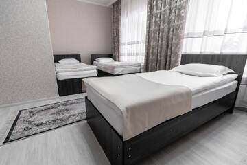 Фото номера Четырехместный номер Делюкс Отель MIXX HOTEL г. Каракол 2
