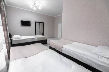 Фото номера Четырехместный номер Делюкс Отель MIXX HOTEL г. Каракол 3