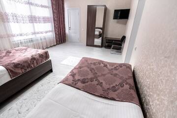 Фото номера Двухместный номер с 2 отдельными кроватями и душем Отель MIXX HOTEL г. Каракол 4