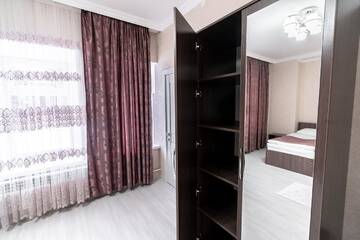 Фото номера Двухместный номер с 2 отдельными кроватями и душем Отель MIXX HOTEL г. Каракол 5