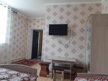 Фото номера Трехместный номер с душем Отель Rahat guest house г. Каракол 12